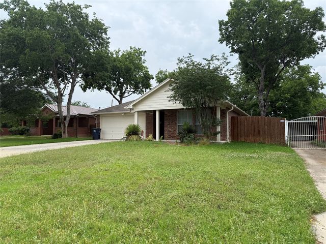 4828 Curzon Avenue, Fort Worth, TX 76107