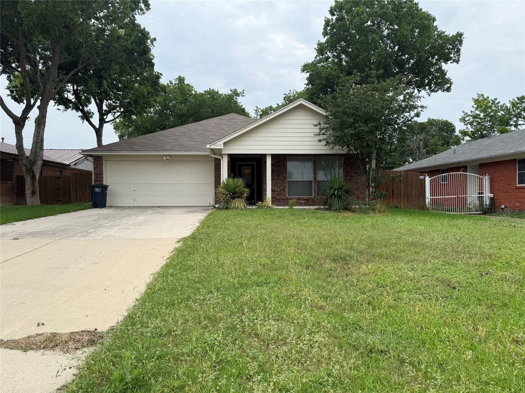 4828 Curzon Avenue, Fort Worth, TX 76107