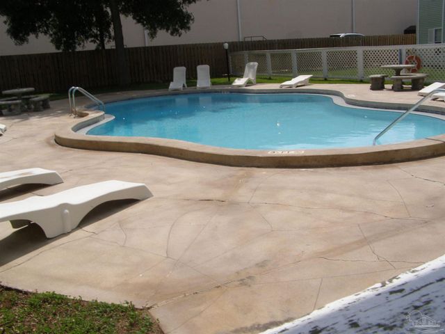 601 E Burgess Rd E-3, Pensacola, FL 32504