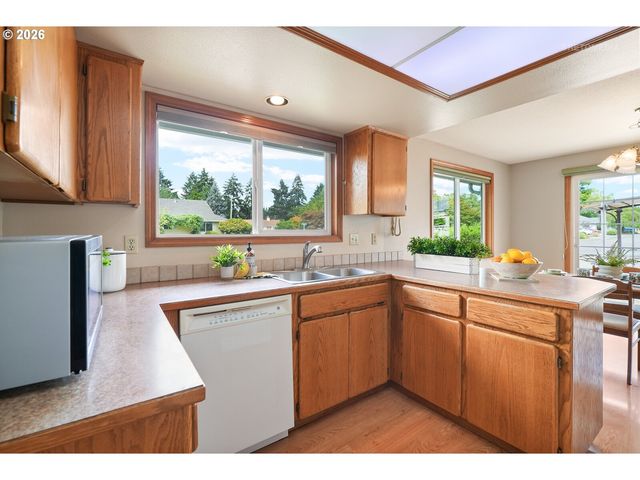 462 Ne 24TH Ave, Hillsboro, OR 97124