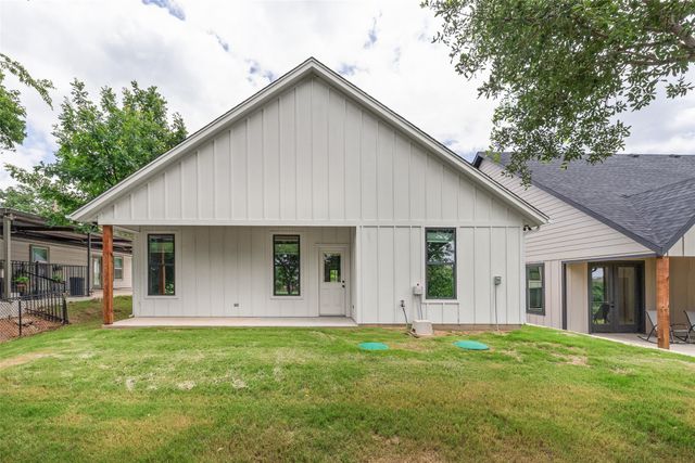 1010 Mustang Trail, Granbury, TX 76049