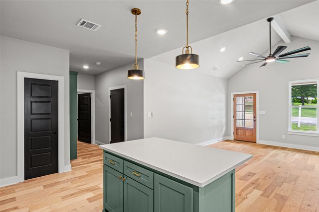 1010 Mustang Trail, Granbury, TX 76049