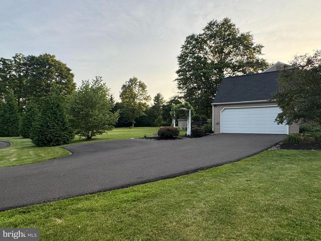 5758 BELMONT MANOR DR, Pipersville, PA 18947