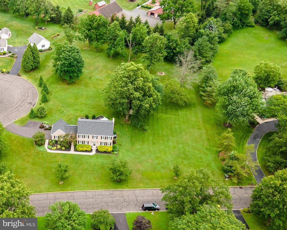 5758 BELMONT MANOR DR, Pipersville, PA 18947