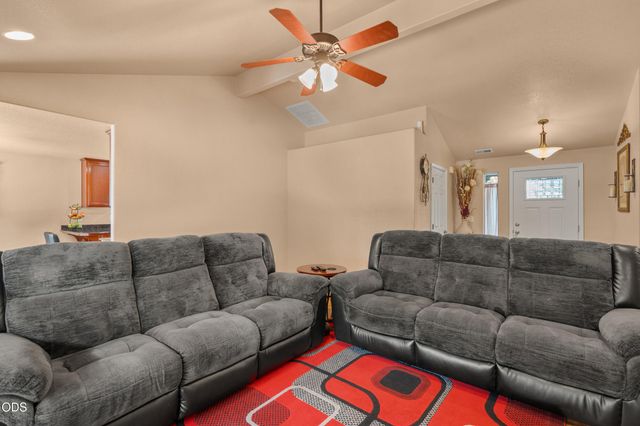 907 Worchester Drive, Medford, OR 97501