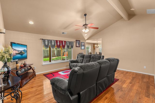 907 Worchester Drive, Medford, OR 97501