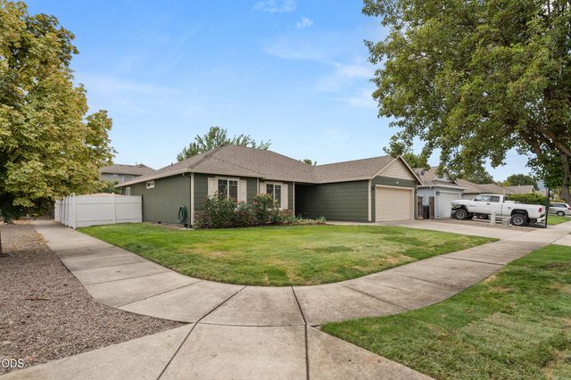 907 Worchester Drive, Medford, OR 97501