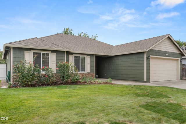 907 Worchester Drive, Medford, OR 97501
