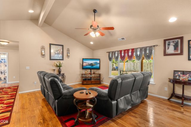 907 Worchester Drive, Medford, OR 97501