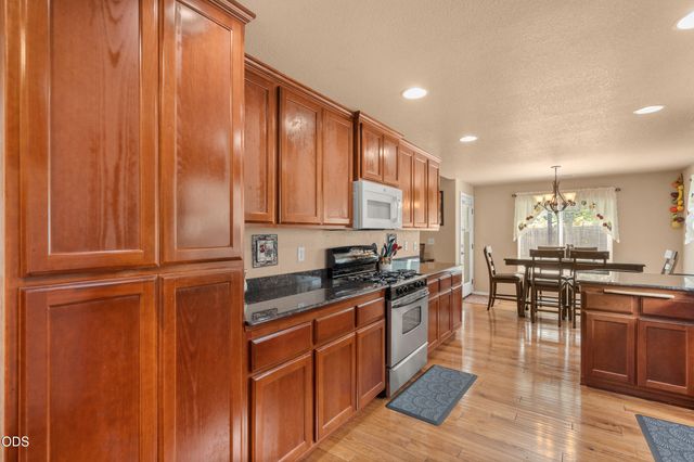 907 Worchester Drive, Medford, OR 97501