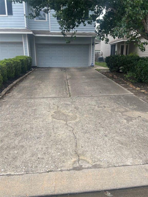 5815 Vinemont Lane, Houston, TX 77084