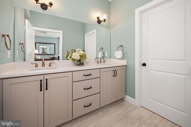 4459 OLD SAUCON RD, Bethlehem, PA 18015