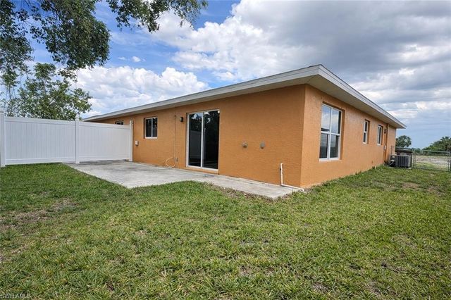 2310 NE 8th PL, Cape Coral, FL 33909