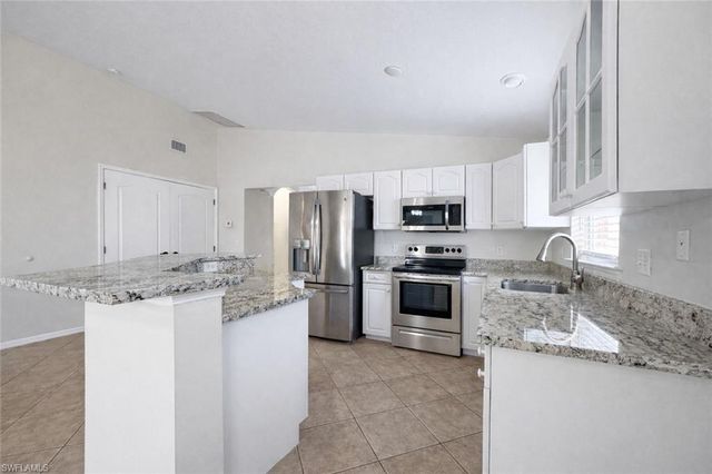 2310 NE 8th PL, Cape Coral, FL 33909