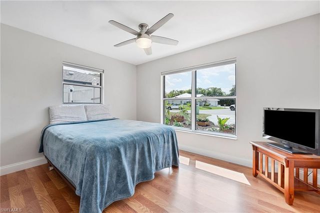 1723 Camelia LN, Naples, FL 34105