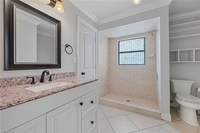 1723 Camelia LN, Naples, FL 34105