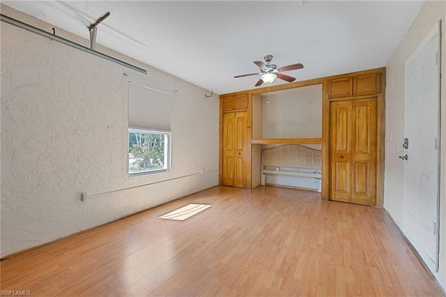 1723 Camelia LN, Naples, FL 34105