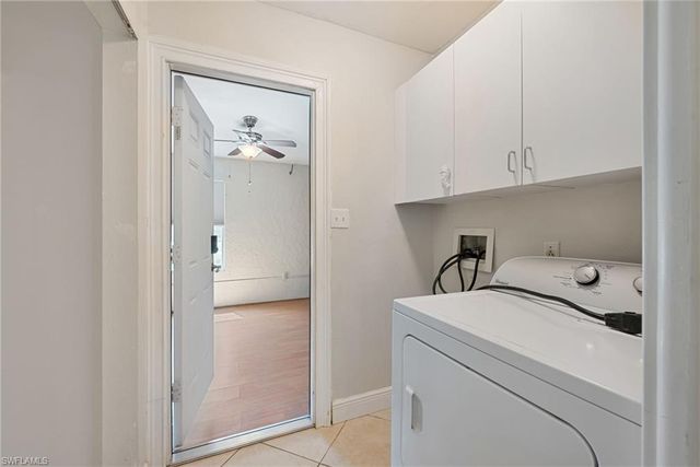 1723 Camelia LN, Naples, FL 34105