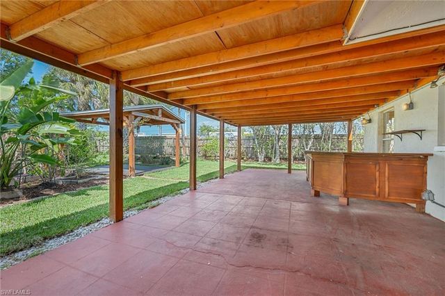 1723 Camelia LN, Naples, FL 34105