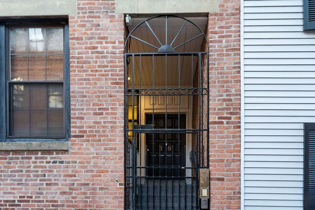 19 Fayette St 1, Boston, MA 02116