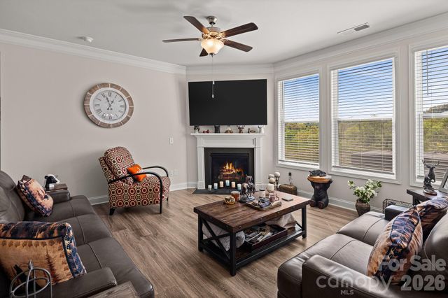 199 Fox Cove Road, Hendersonville, NC 28792