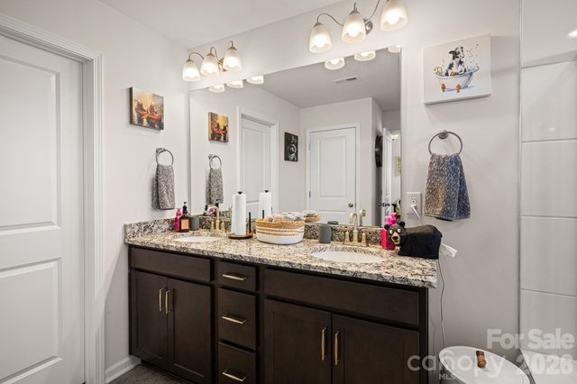 199 Fox Cove Road, Hendersonville, NC 28792