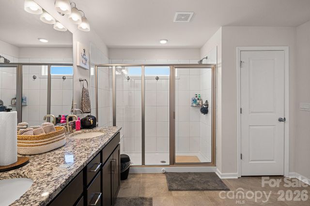 199 Fox Cove Road, Hendersonville, NC 28792