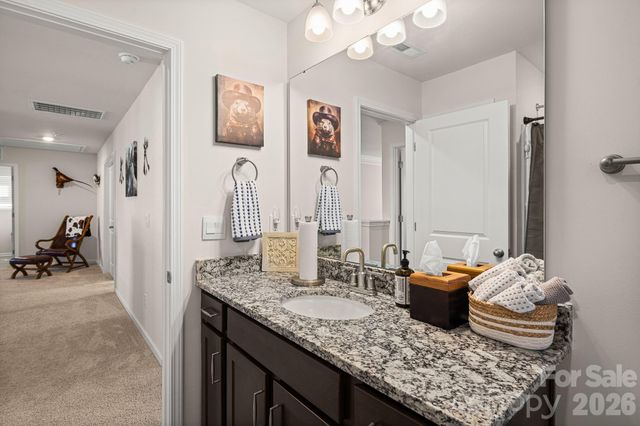 199 Fox Cove Road, Hendersonville, NC 28792