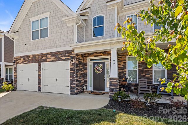 199 Fox Cove Road, Hendersonville, NC 28792