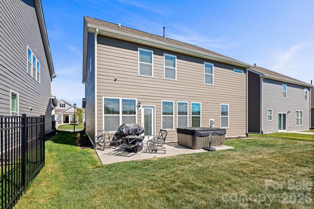 199 Fox Cove Road, Hendersonville, NC 28792