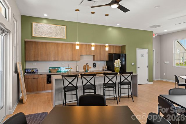 199 Fox Cove Road, Hendersonville, NC 28792