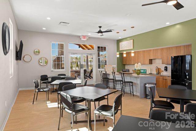 199 Fox Cove Road, Hendersonville, NC 28792