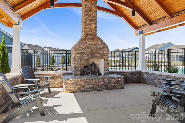 199 Fox Cove Road, Hendersonville, NC 28792
