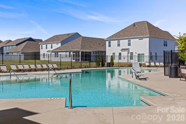 199 Fox Cove Road, Hendersonville, NC 28792