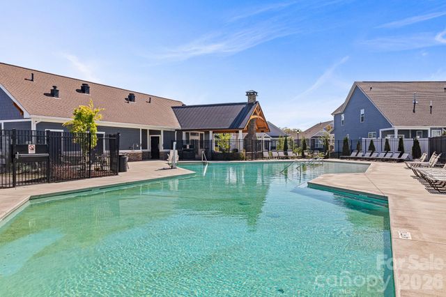 199 Fox Cove Road, Hendersonville, NC 28792