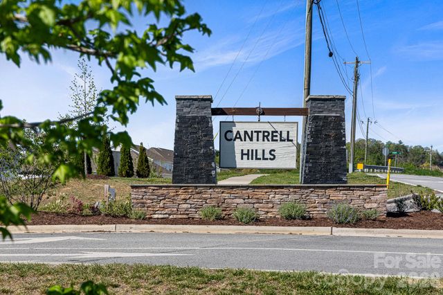 199 Fox Cove Road, Hendersonville, NC 28792