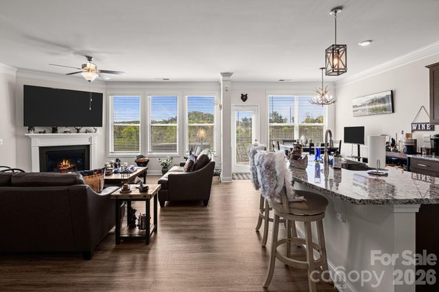 199 Fox Cove Road, Hendersonville, NC 28792