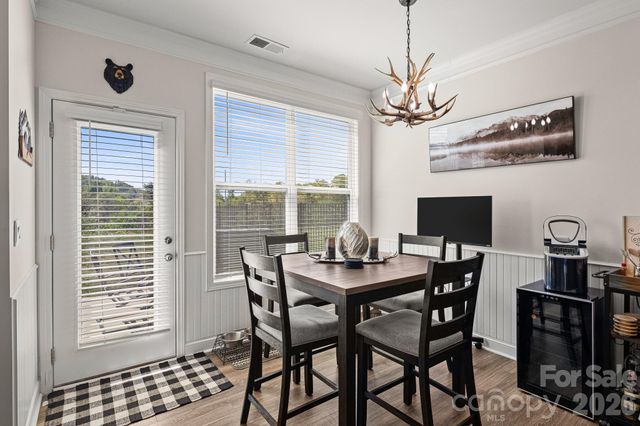 199 Fox Cove Road, Hendersonville, NC 28792