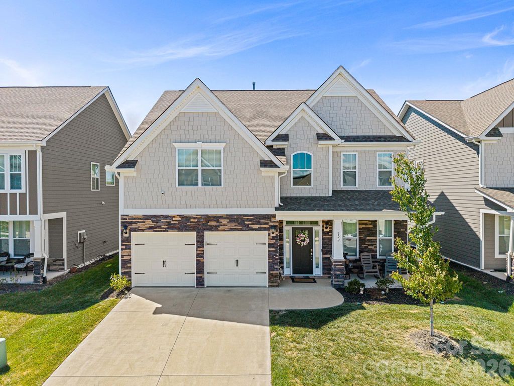 199 Fox Cove Road, Hendersonville, NC 28792
