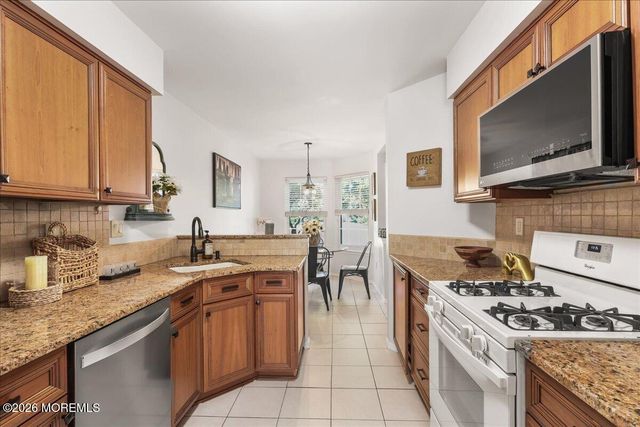 288 Century Way, Manalapan, NJ 07726