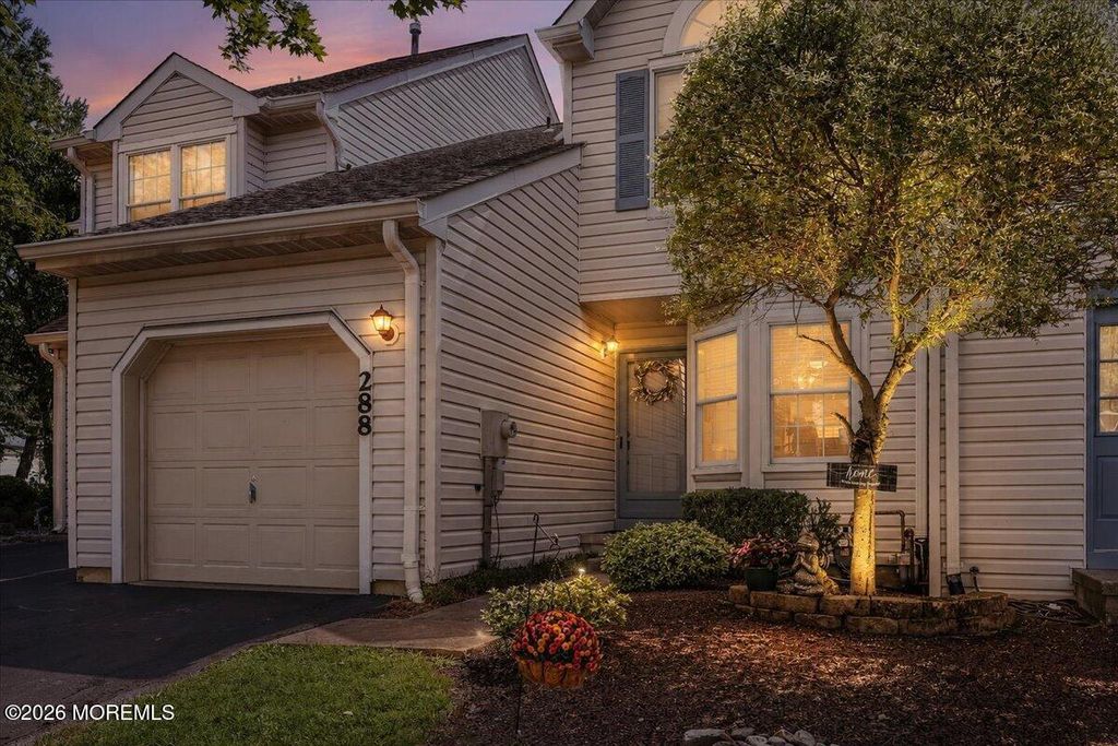 288 Century Way, Manalapan, NJ 07726
