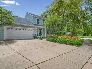 281 Tyler Court, Libertyville, IL 60048