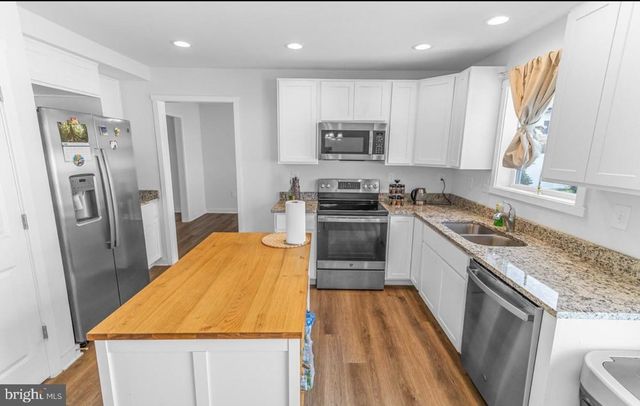 123 HANK AARON RD, Berkeley Springs, WV 25411