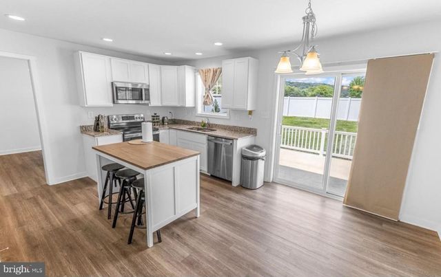 123 HANK AARON RD, Berkeley Springs, WV 25411