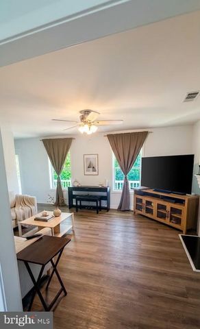 123 HANK AARON RD, Berkeley Springs, WV 25411