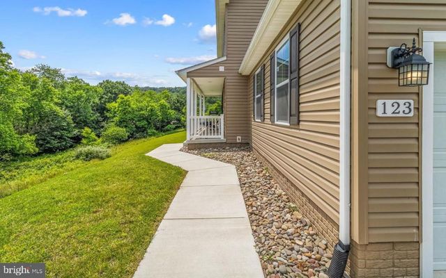 123 HANK AARON RD, Berkeley Springs, WV 25411