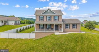 123 HANK AARON RD, Berkeley Springs, WV 25411