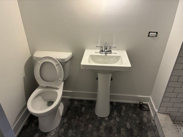 5523 N Major Avenue G, Chicago, IL 60630