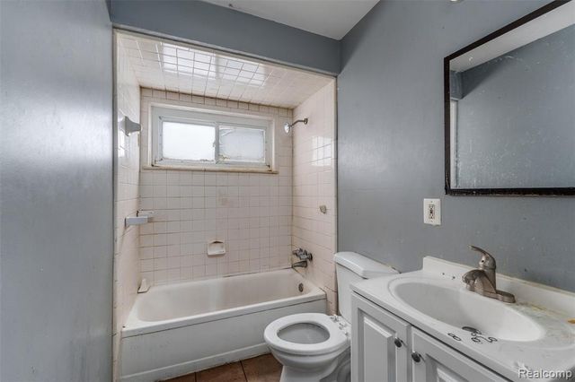 13335 Charlotte Avenue, Warren, MI 48089