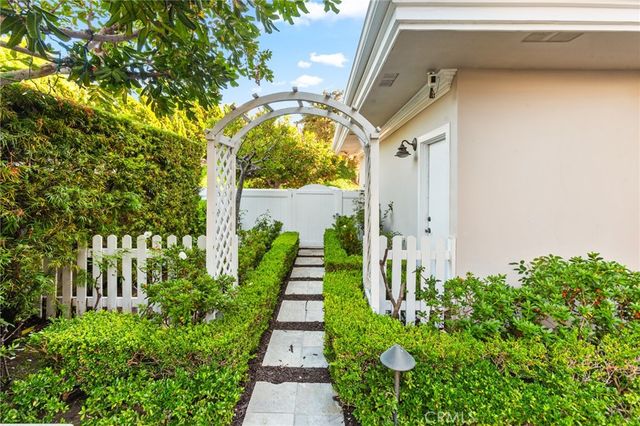 8 Rue Verte, Newport Beach, CA 92660